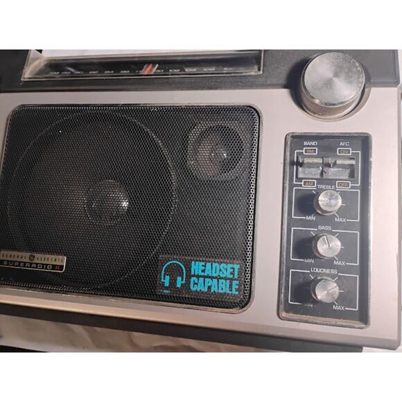 General Electric AM/FM Radio 7-2885F (Static When You Adjust Volume) - Picture 2 of 11